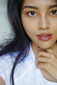 Indonesian first-timer Girl28